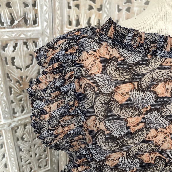 Butterfly Sleeveless  Chiffon Blouse - Picture 7 of 8